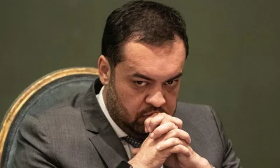 Celular de Cláudio Castro Desbloqueado: PF Busca Provas de Esquemas com Banco Master e Refinaria Refit