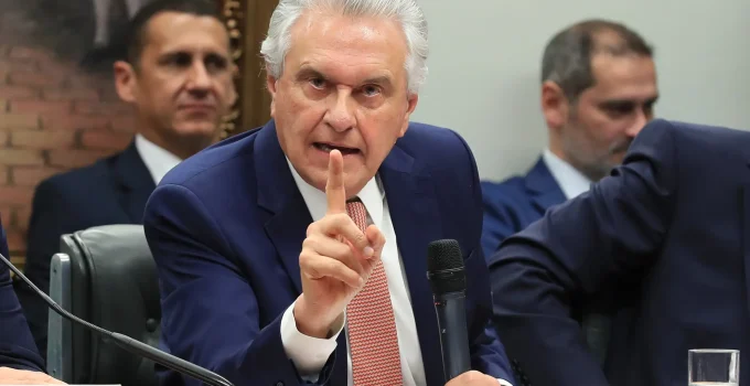 Caiado: Flávio Bolsonaro Perdeu Chance de Vencer Lula por Ligações com Banco Master