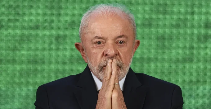 Lula diz que delegacias causam "medo" em quem devolve celular roubado; Associações de delegados rebatem fala e defendem polícias civis