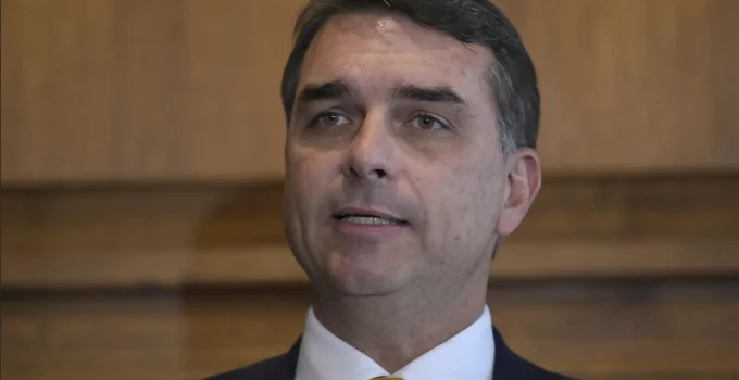Investigação sobre Flávio Bolsonaro no STF: Planos para Afastar Mendonça do Caso e o Papel de Moraes