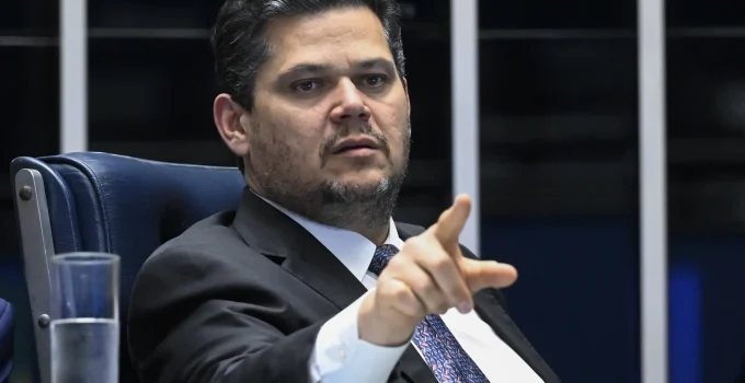 Davi Alcolumbre nega veementemente US$ 30 milhões de Vorcaro e promete ação judicial contra acusações falsas