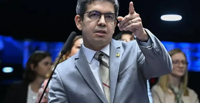 Randolfe prevê fim da 6x1 no Senado antes do recesso e PT aposta em imagem eleitoral
