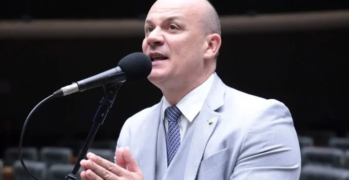 Oposição Acelera Pedidos de Impeachment Contra Moraes e Ataca Alcolumbre por Omissão em Caso Zambelli e Eduardo Bolsonaro