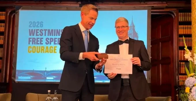 Marcel Van Hattem Recebe Prêmio Internacional "Free Speech Courage Awards" em Londres por Defender a Liberdade de Expressão no Brasil