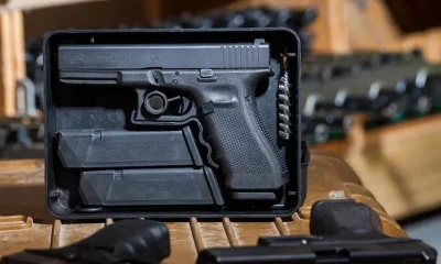 Delegado pede a Alexandre de Moraes autorização para ouvir Jair Bolsonaro sobre pistola apreendida em blitz da Lei Seca