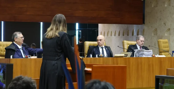 Guerra Cultural no Brasil: Censura em Redes Sociais Transforma Debate Público em 'Dark Social'