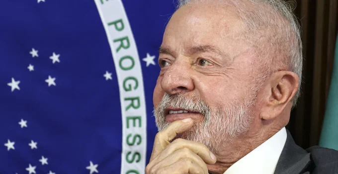 Lula Exige Nota Mínima no Enamed para Novos Médicos: Fim da Improvisação na Saúde do Brasil?