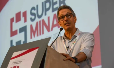 Zema crava distância de Flávio Bolsonaro e alfineta: "Nunca fomos próximos", após polêmica com dono de banco