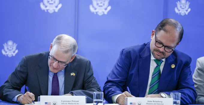 EUA e Equador selam pacto histórico para blindar fronteiras contra o avanço implacável do narcotráfico e do crime organizado
