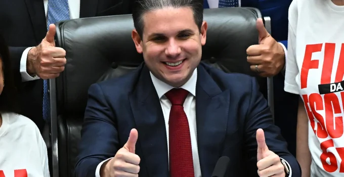 Hugo Motta: Cunhada pegou R$ 22 milhões do Banco Master com empresa de R$ 100 mil como garantia, aponta PF