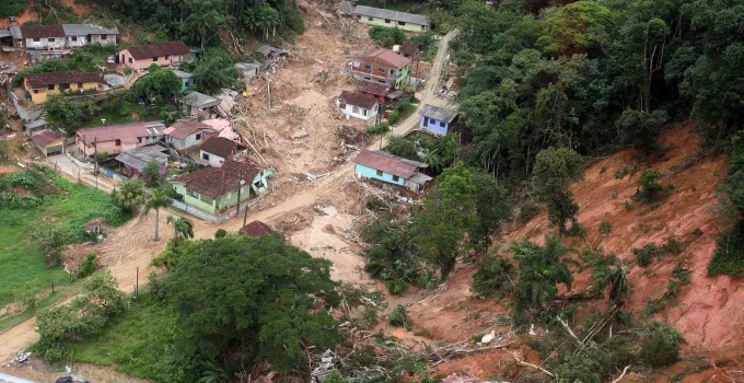 Litoral do Paraná em Alerta Máximo: Prevenção Reforçada Contra Chuvas Intensas e Riscos de Desastres Naturais