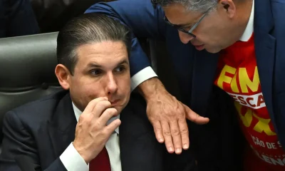 Hugo Motta em xeque: Relação com Master abala articulação na Câmara e pressiona governo Lula