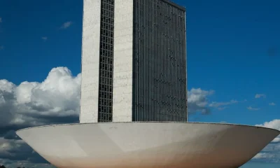 Ano Eleitoral: Deputados Gastam R$ 110 Milhões em Seis Meses com Cotão; Divulgação e Aluguel de Carros Lideram.