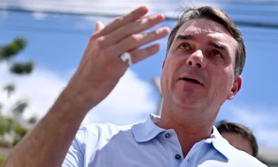 Flávio Bolsonaro: "Inveja" do Brasil de vizinhos com governos de direita; Argentina se torna referência na região