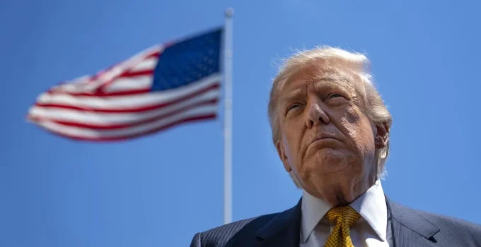 Trump declara comunismo a maior ameaça dos EUA na véspera da Independência e mira eleições legislativas