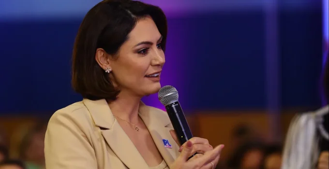 Michelle Bolsonaro Reage a Críticas Após Elogiar Política de Lula para Surdos: "Defesa da Pessoa com Deficiência Está Acima de Ideologias"