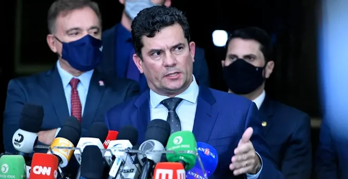 Sergio Moro Cobra Urgência na Lei da Dosimetria Após Visita a Filipe Martins: "Situação Incompreensível"