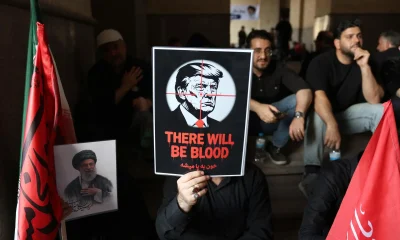 Radicais Iranianos Azedam Funeral de Líder Supremo: Imagem de Trump é Aperedrejada com Gritos de 'Matem Trump!'