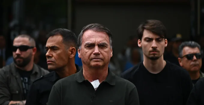 Exército Diz Que Entregou 6 de 8 Armas de Bolsonaro, Duas Faltam e Uma Está em Importadora no RS