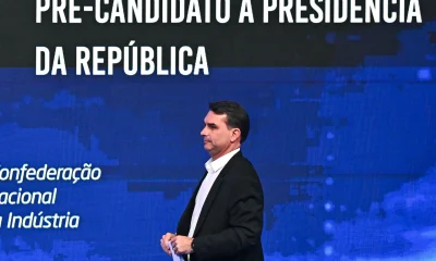 Flávio Bolsonaro nos EUA: Estratégia contra Tarifas Americanas Tenta Desmontar Discurso de Lula sobre Soberania