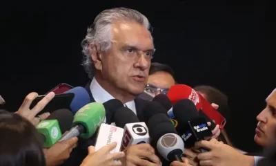 Caiado Detona Flávio Bolsonaro: "Conspirou" Contra Economia do Brasil em Encontro com Trump e Tarifa de 25%