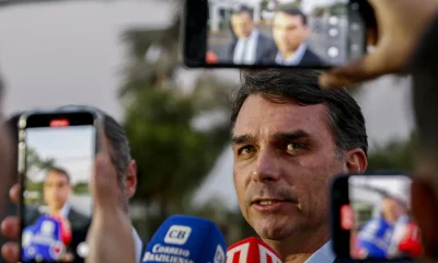 Operação Compliance Zero: Publicitário de Vorcaro na mira da PF pode desvendar segredos do filme "Dark Horse" e ligação com Flávio Bolsonaro