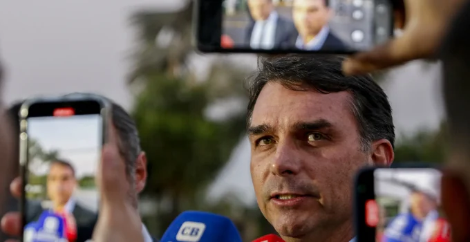 Operação Compliance Zero: Publicitário de Vorcaro na mira da PF pode desvendar segredos do filme "Dark Horse" e ligação com Flávio Bolsonaro