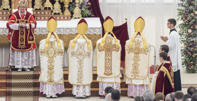 Excomunhão da FSSPX: O Direito Sagrado da Igreja de se Governar e as Armadilhas Jurídicas
