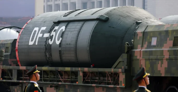 China testa míssil balístico nuclear de submarino: Escalada nuclear e preocupação global com a China