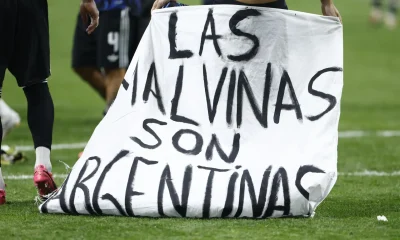 Casa Branca defende argentinos após faixa sobre Malvinas em jogo da Copa, Fifa investiga