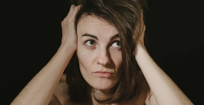 Menopausa Precoce: Por Que Mulheres Jovens Sofrem em Silêncio com Sintomas Ignorados e Diagnósticos Demorados?