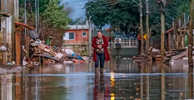Temporais Devastam Mais de 40 Cidades no RS: Vento Forte Causa Destelhamentos e Deixa 19 Desabrigados