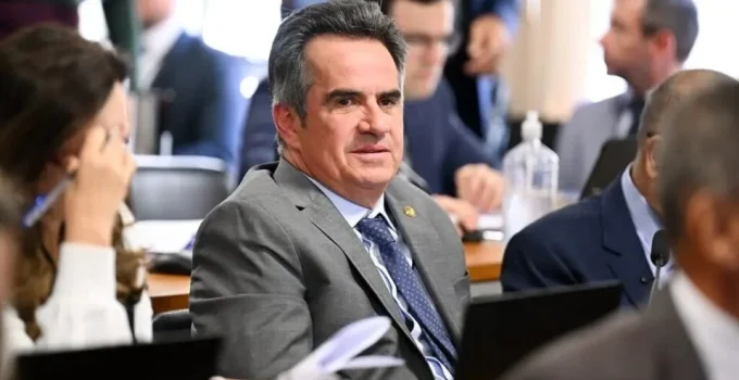 PP mira neutralidade em 2026: Ciro Nogueira descarta aliança com Flávio Bolsonaro após resistência de 90% das bases