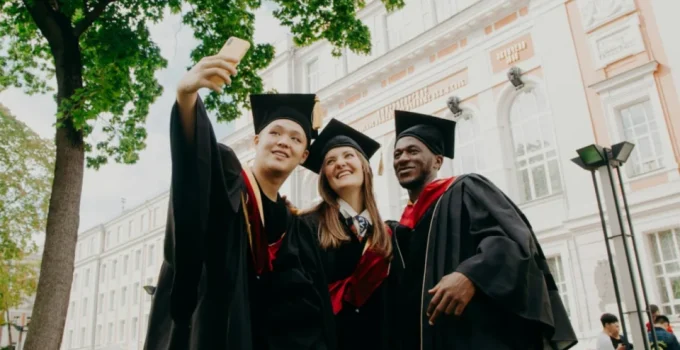 Universidade 4.0: Como a "Multiuniversidade" se Reinventa para Educar para um Futuro Incerto e Globalizado