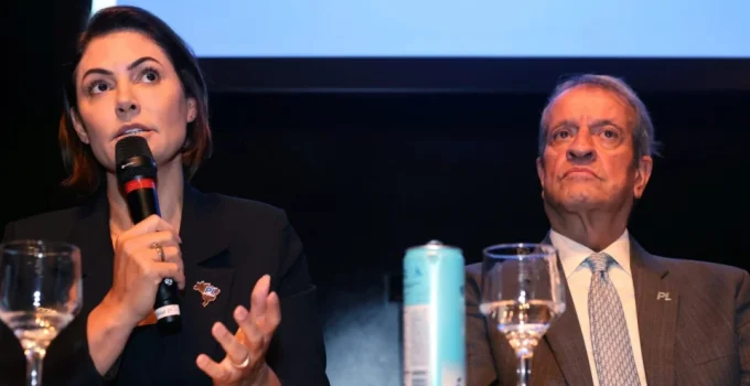 Michelle Bolsonaro Exige Gesto de Flávio: "Quero Ver Um Gesto Dele", Diz Valdemar Costa Neto Sobre Apoio Integral ao Senador