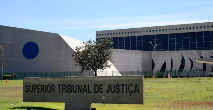Zanin Autoriza Investigação de Ministro do STJ por Venda de Decisões Judiciais; Ministro Reage