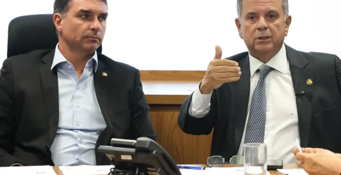 PL corre contra o tempo: Republicanos na mira para vice de Flávio Bolsonaro, mas chapa pura é plano B