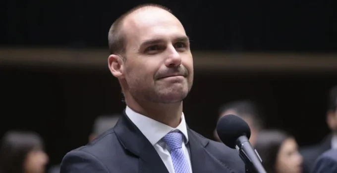 Valdemar Costa Neto: Eduardo Bolsonaro pode ter cargo em governo de Flávio Bolsonaro em 2026, diz presidente do PL