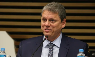 Tarcísio de Freitas Confia nas Urnas Eletrônicas Após Fala de Flávio Bolsonaro e Pede Foco em Projetos para o Brasil