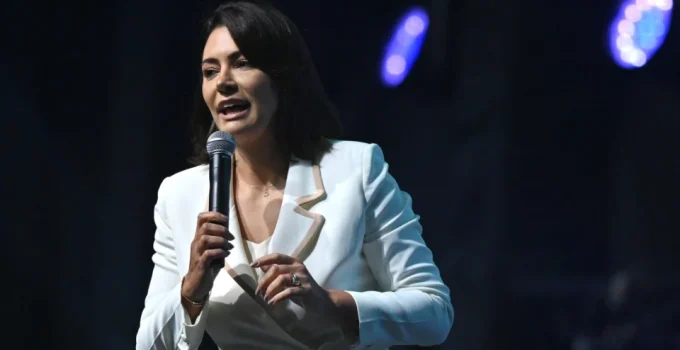 Michelle e Flávio Bolsonaro: Reconciliação empolga campanha e sugere nova fase para a direita unificada