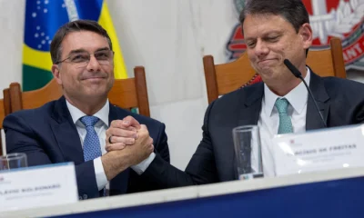 Flávio Bolsonaro Conquista Palanques Estaduais Cruciais: Governadores Apoiam Mesmo Sem Aval Nacional dos Partidos