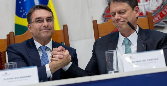 Flávio Bolsonaro Conquista Palanques Estaduais Cruciais: Governadores Apoiam Mesmo Sem Aval Nacional dos Partidos