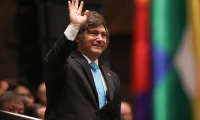 Estratégia de Javier Milei no Brasil: Aliança com Flávio Bolsonaro e Tarcísio de Freitas para Fortalecer a Direita Regional