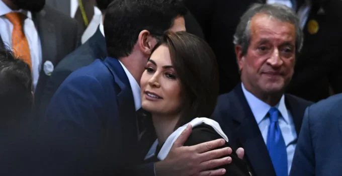 Valdemar Costa Neto busca retorno de Michelle Bolsonaro à presidência do PL Mulher para fortalecer Flávio Bolsonaro