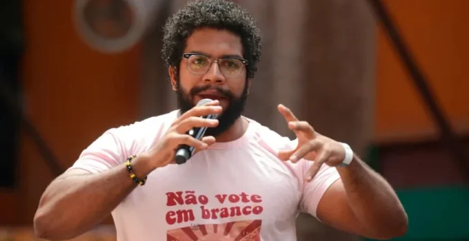 Influenciador Comunista Jones Manoel Evita Condenar Estupros do Hamas e Chama Israel de "Nazisionista"