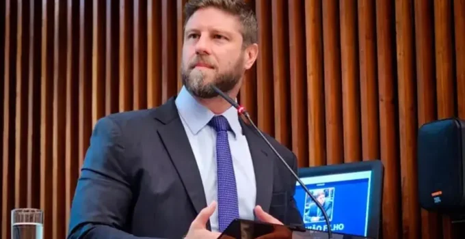 PDT do Paraná lança Requião Filho para Governo em 2026, mira retomada de estatais e alinhamento com Lula e Gleisi Hoffmann