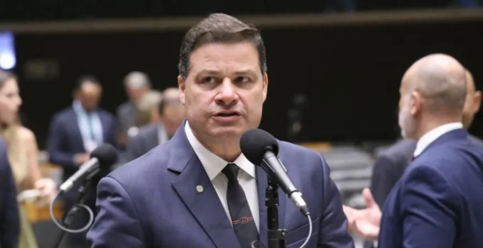 Sandro Alex lança candidatura ao governo do Paraná pelo PSD em 2026 com apoio de Ratinho Jr. e Caiado