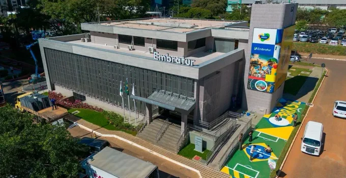 Justiça determina: Embratur terá 30 dias para divulgar salários detalhados de todos os funcionários e dirigentes