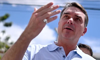 Tarifaço de Trump ao Brasil: Metade dos Brasileiros Vê Motivação Política para Favorecer Flávio Bolsonaro, Aponta Datafolha