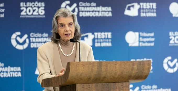 Cármen Lúcia Alerta: Democracia Brasileira Firme Contra Interferências Externas, Brasileiros Decidem o Futuro